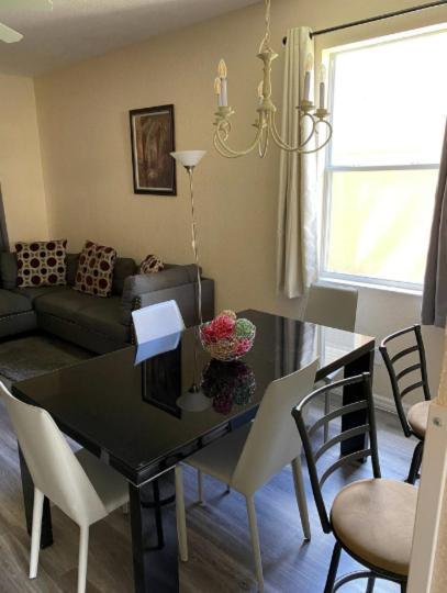 Appartement At Regal Palms-4 Bedroom3.5 Bath Townhouse